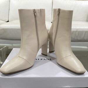 NIB Alfani ivory ankle booties zipper boots slim heel 3.2” lightest beige 6.5